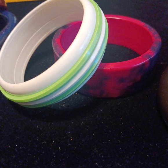 Lot of 8 Vintage to Now Bangle Bracelets - Picture 4 of 5